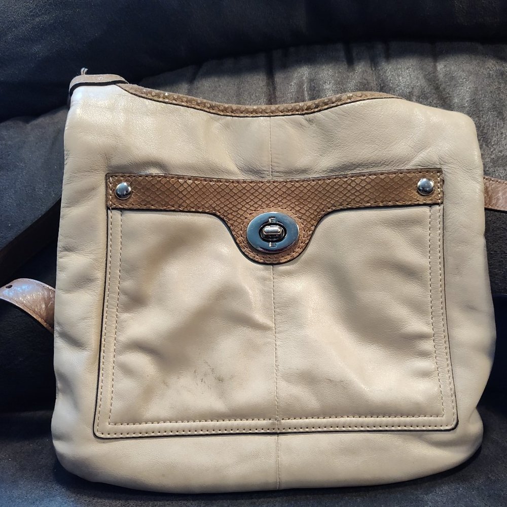 BEIGE COACH SHOULDER BAG